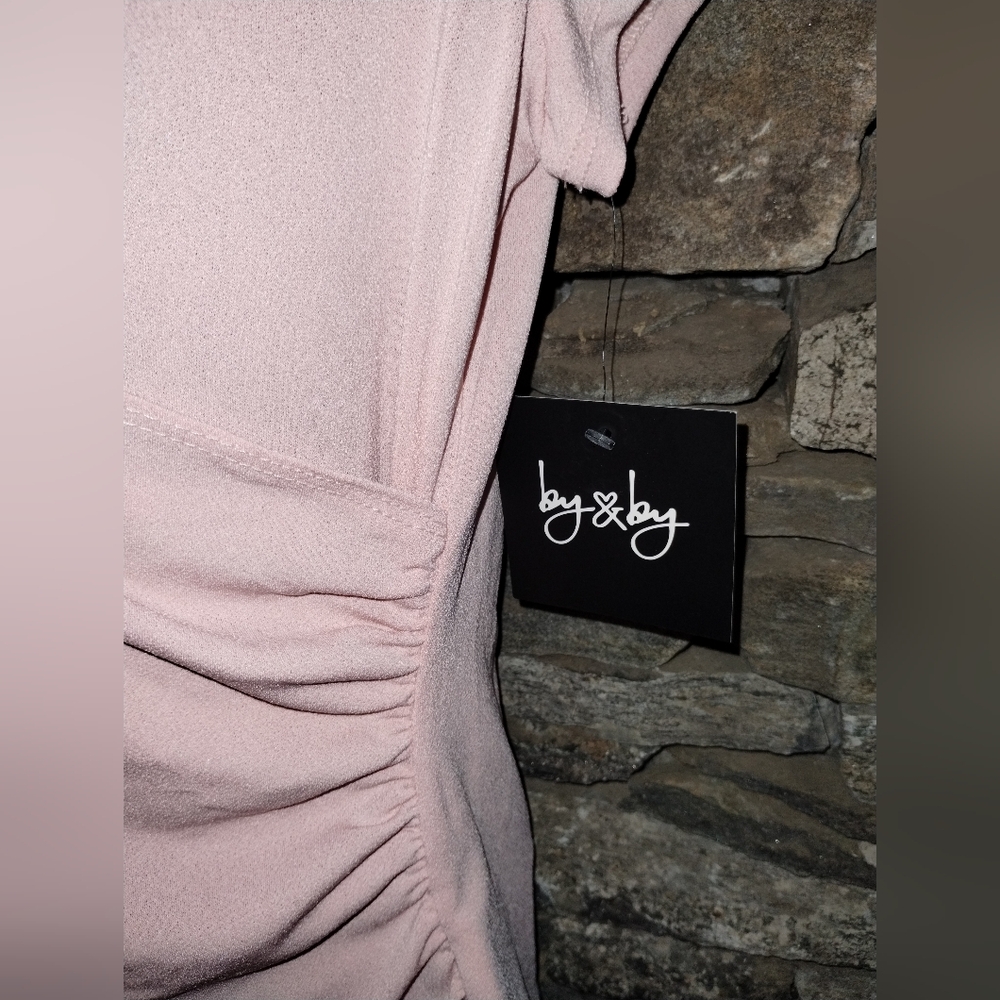 By & By NWT pale pink short sleeve blouse, v neck chocker neck - Picture 5 of 8